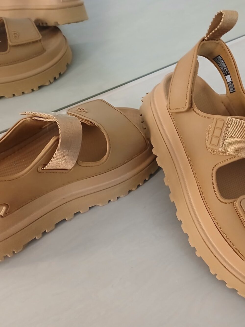 UGG platform sandal - Picture 2 of 10